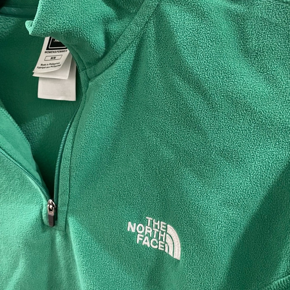 Green North Face Light Weight Jacket - image 2